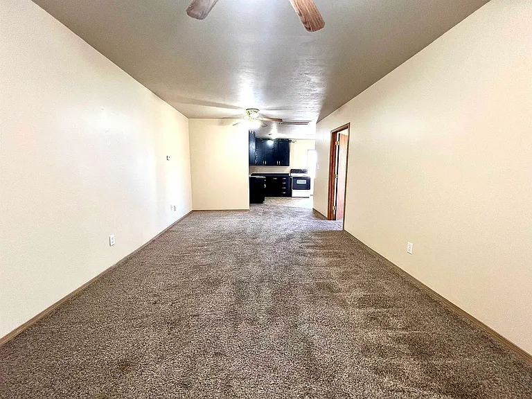 210 W Chestnut Ave — Photo 3