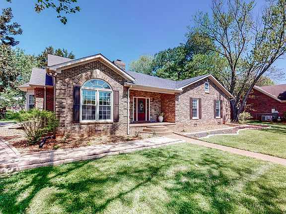 4th image of 514 Majesty Dr