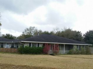 6338 Howe St, Groves, TX 77619