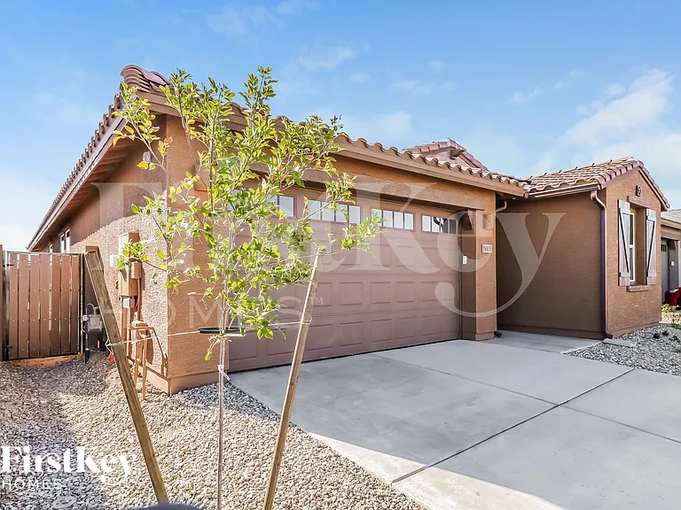 19431 W Pierson St — Photo 2
