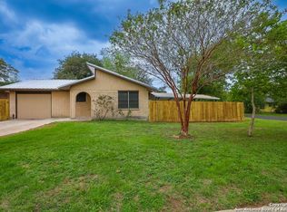 511 N Berry St, Beeville, TX 78102
