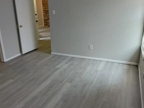 4th image of 2720 Countryside Ln #1