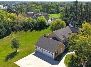 W140N5331 St. Andrews CIRCLE, Menomonee Falls, WI 53051