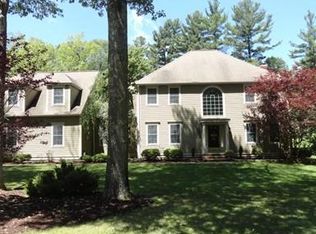 1 Catalpa Ln, Mendon, MA 01756