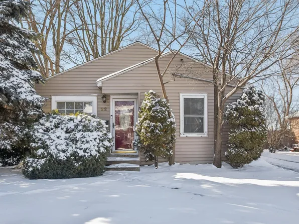 22 N Lewis Ave, Waukegan, IL 60085