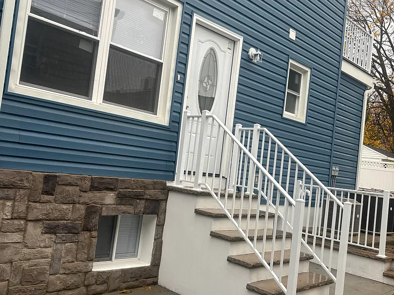 95 Hobart Ave #B — Photo 1