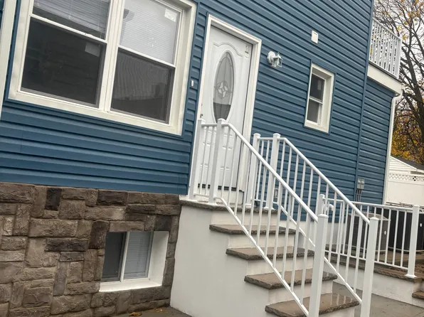 95 Hobart Ave #B, Bayonne, NJ 07002