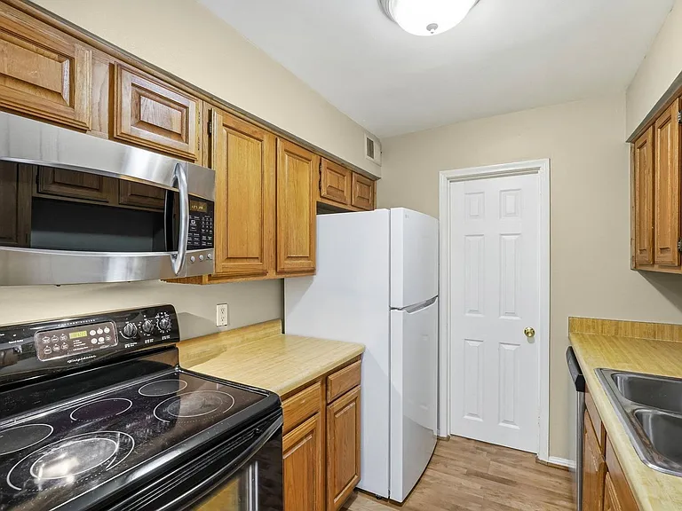 2507 Montrose Blvd #23 — Photo 14