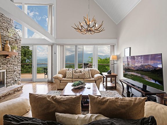 5th image of 1239 Ski View Dr