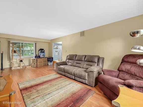 2nd image of 531 Redwood Rd