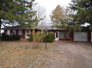 2402 Ripley Bridge Dr, Charles City, IA 50616