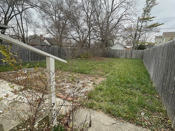 5th image of 2822 E Michigan St