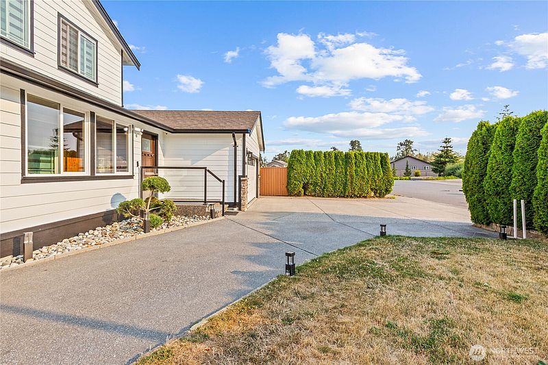 5th image of 6098 Pacific Heights Drive