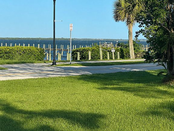 4th image of 1026 Indian River Drive