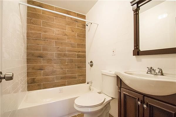 1st image of 2542 Radcliff Ave #2