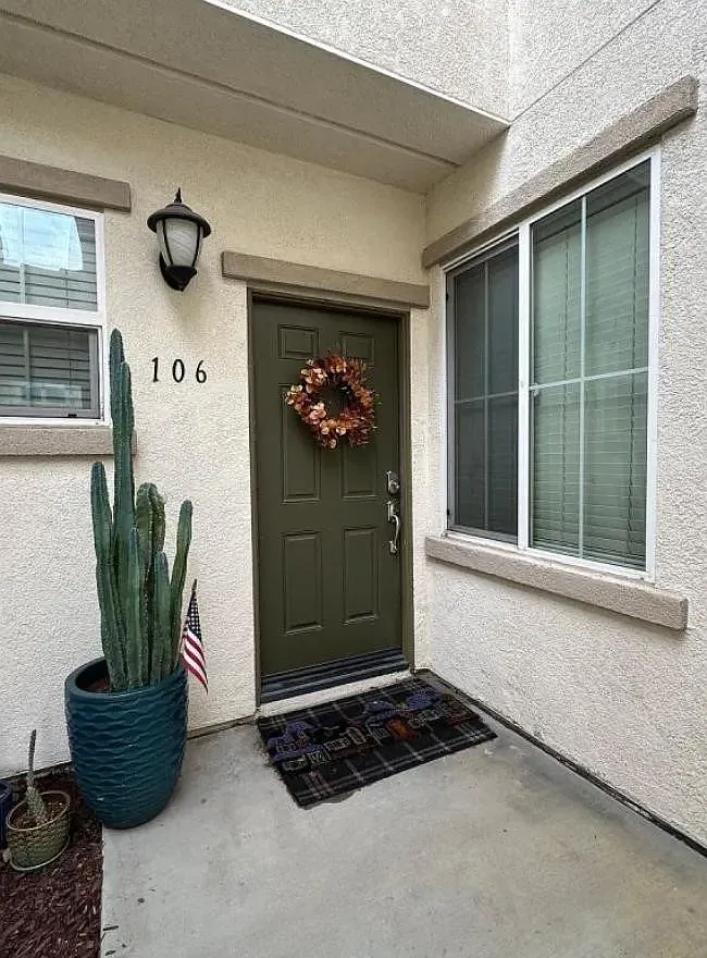 3 bed, 1386 sqft, $3,190 — Photo 1
