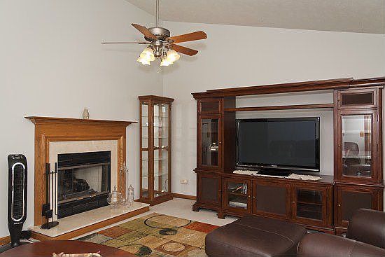 2nd image of 3989 Circle Dr
