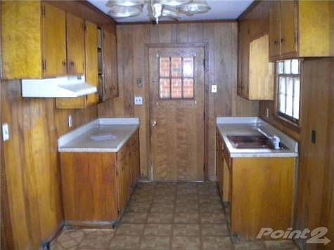 3rd image of 104 Miller Pl