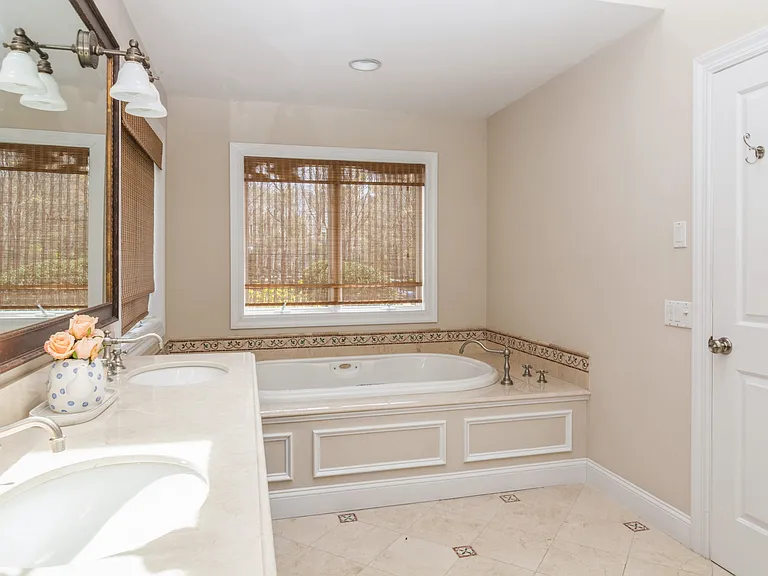 8 Indian Pipe Dr — Photo 13