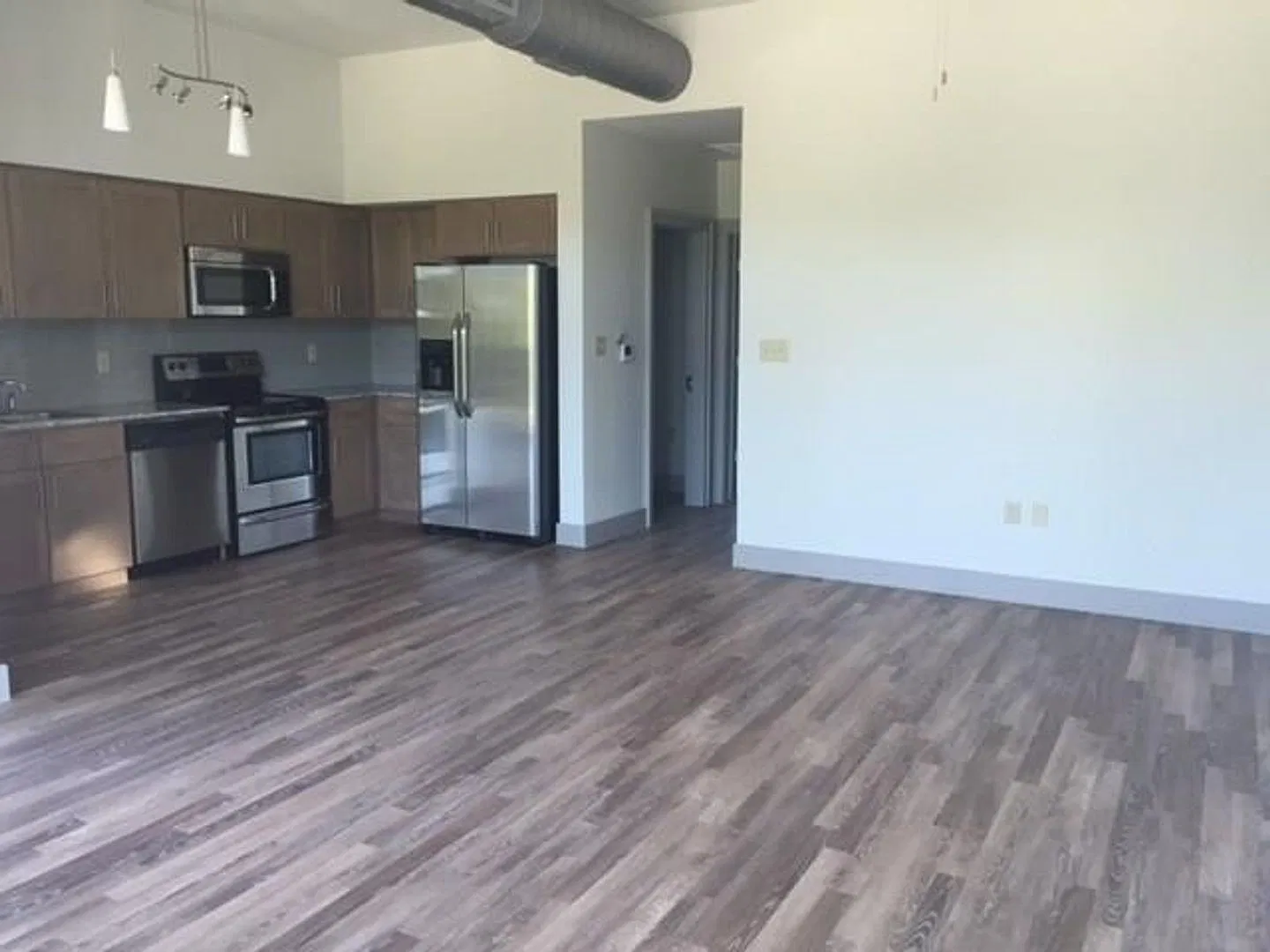 1124 Galveston Ave Apts — Photo 4