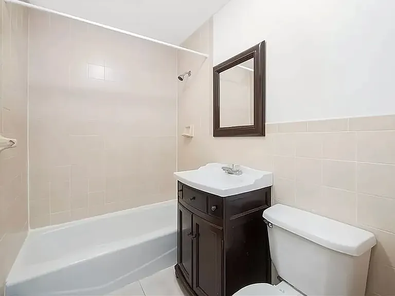47 Conselyea St #1R — Photo 6
