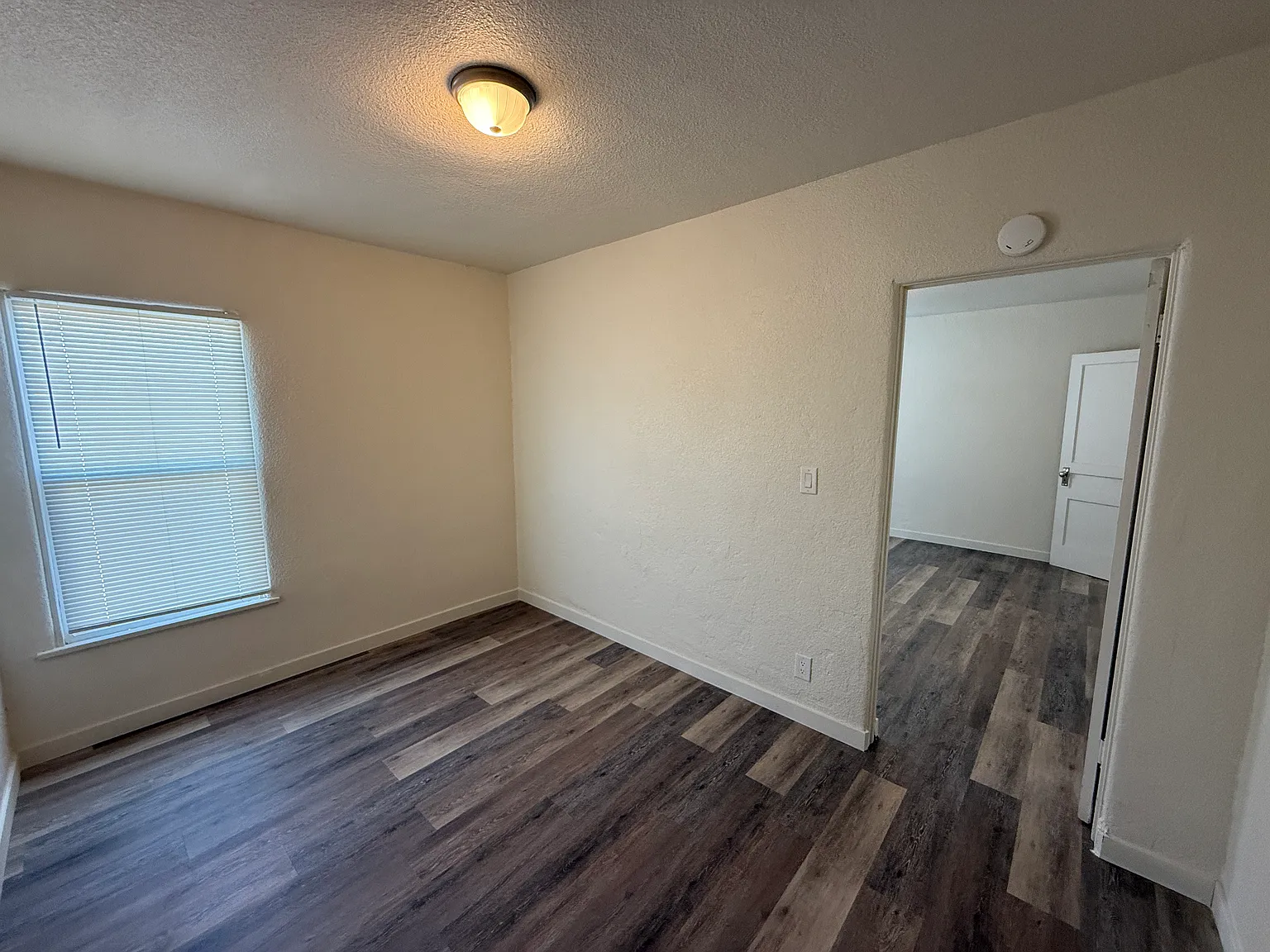 3 bed, 1300 sqft, $2,000 — Photo 4
