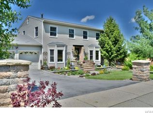 4 Country Ln, Warwick, NY 10990