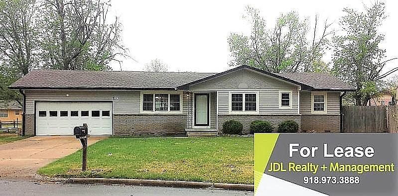 1st image of 218 W Vandalia St S