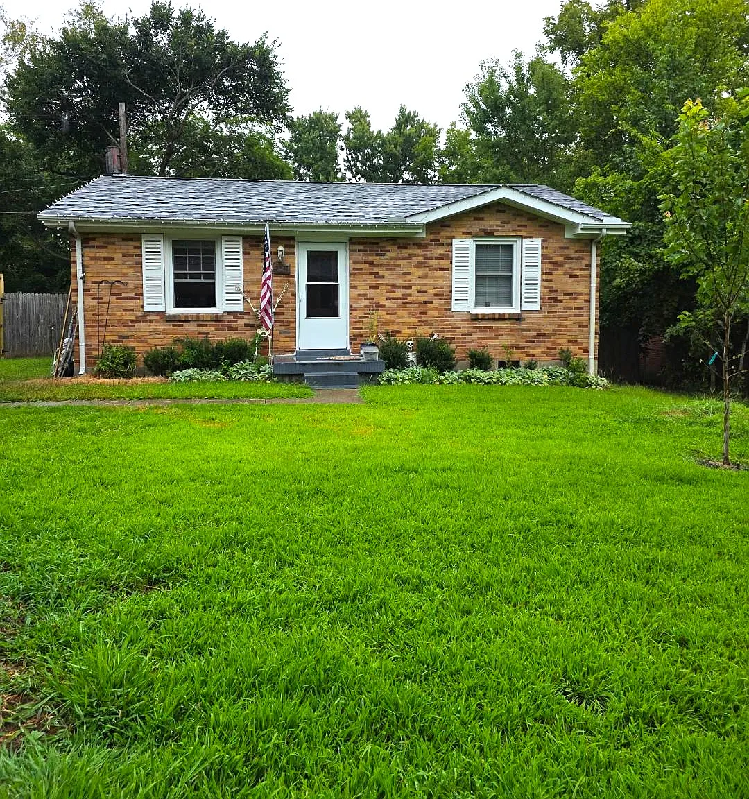 2 bed, 825 sqft, $1,300 — Photo 1