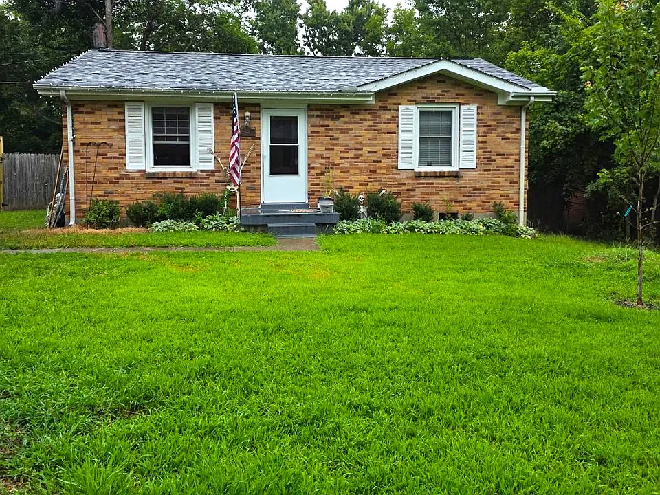 1411 Daniel St