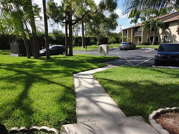 2nd image of 506 Shady Pine Way APT D1