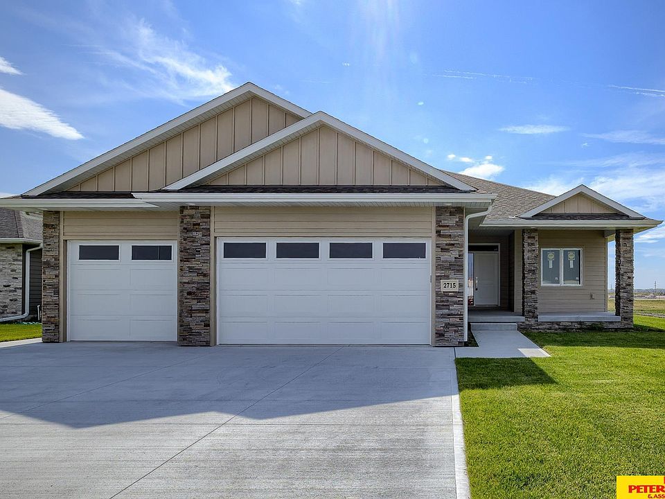 2715 Samuel Dr, Fremont, NE 68025 | Zillow