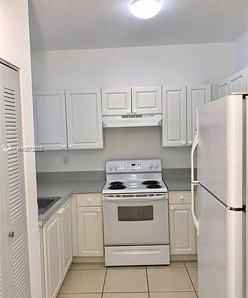2nd image of 1300 NE 109th St APT 404