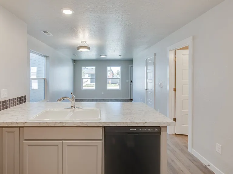 1688 S Sunseeker Ln — Photo 13