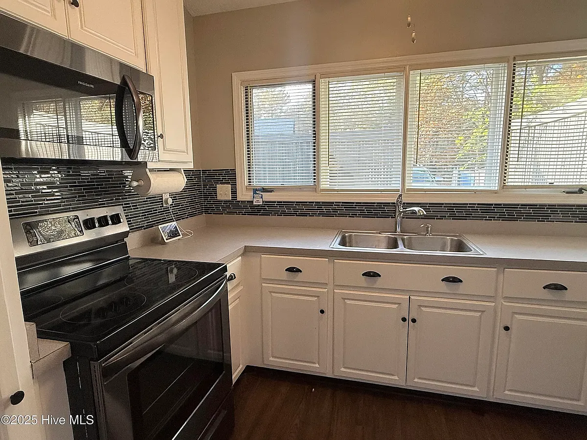 Building Photo - 1804 Sherbrooke Cir