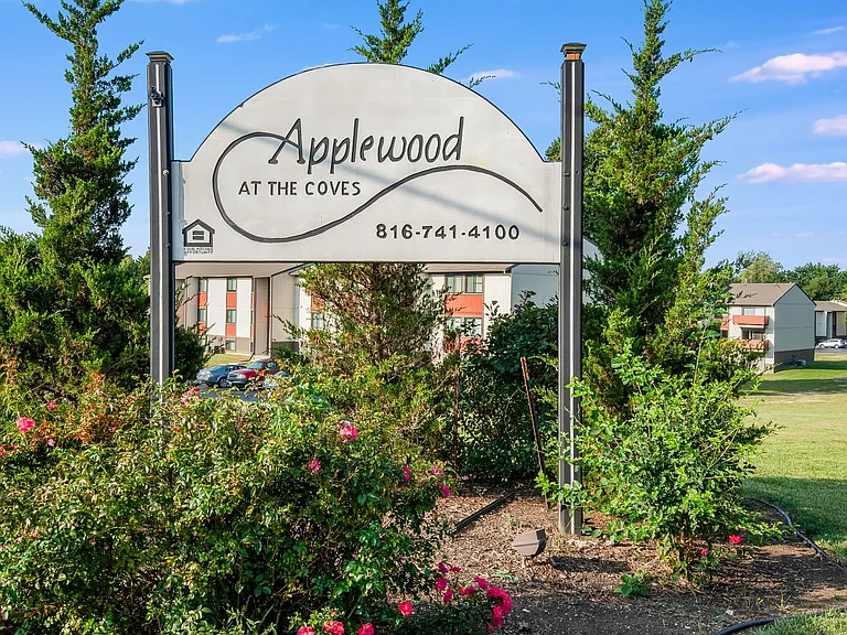 Applewood At The Cove Apartments — Photo 1