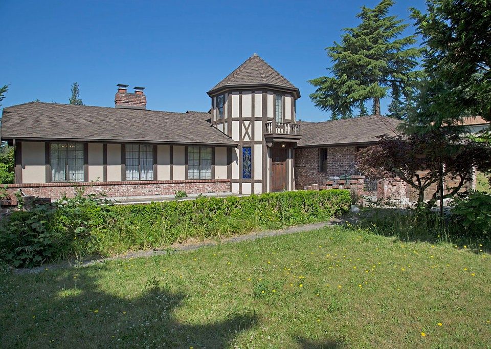 1st image of 906 66th Ave E