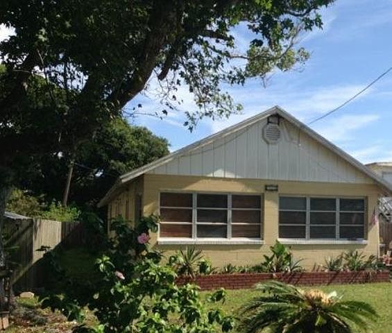 2nd image of 206 1st St