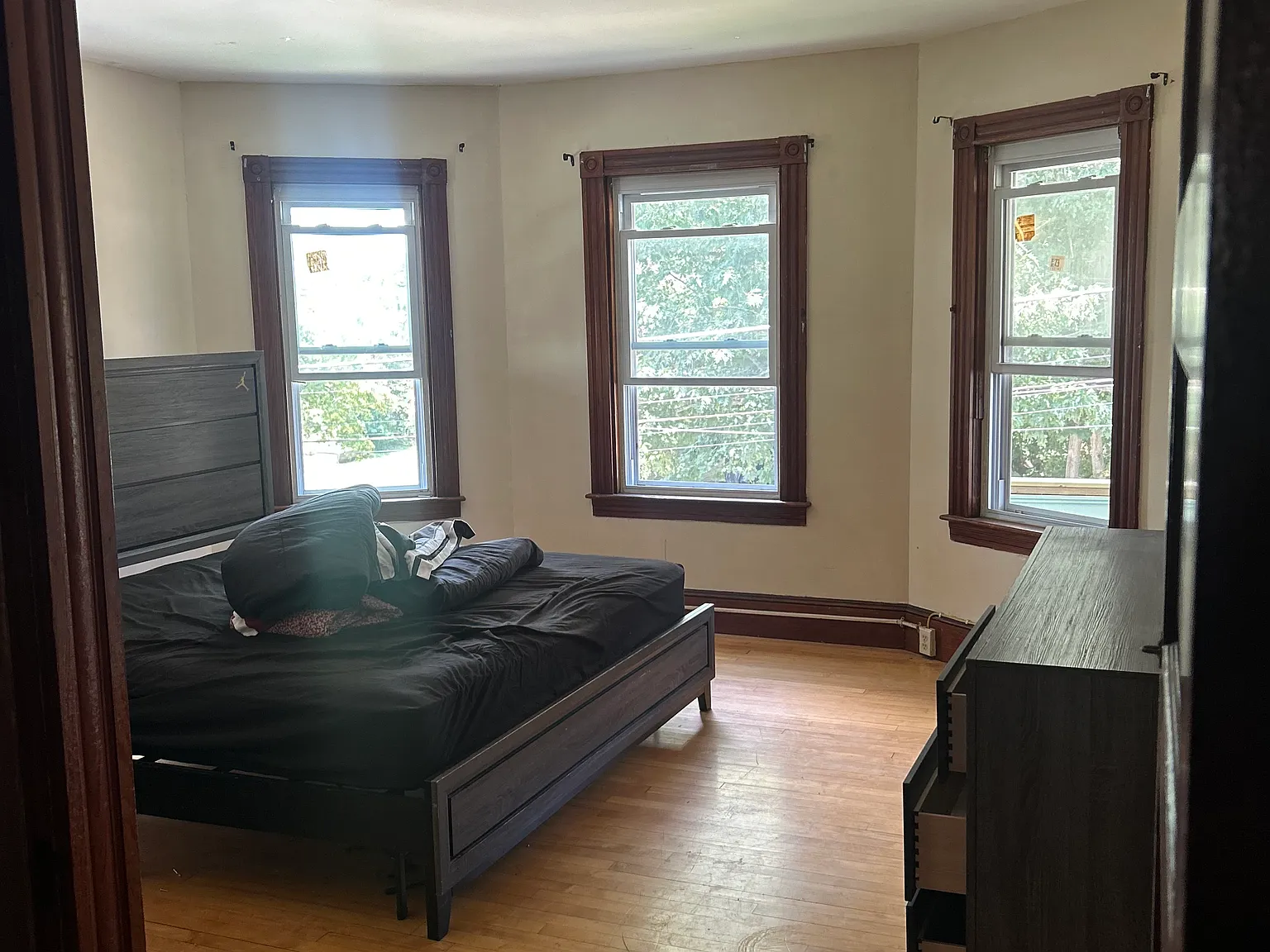 3 bed, 1285 sqft, $2,200 — Photo 4