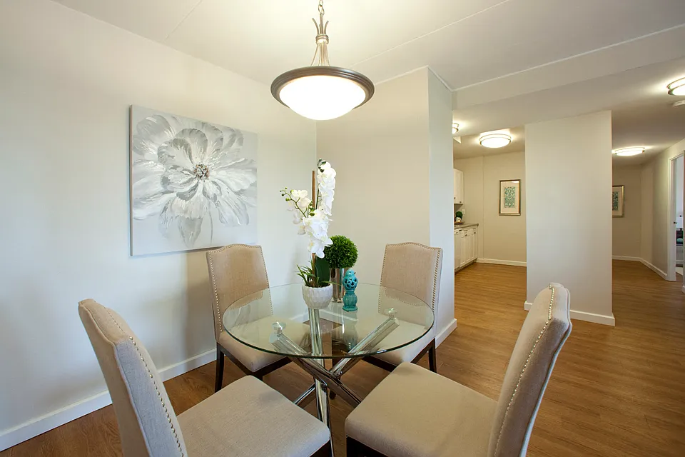 Linden Court — Photo 4