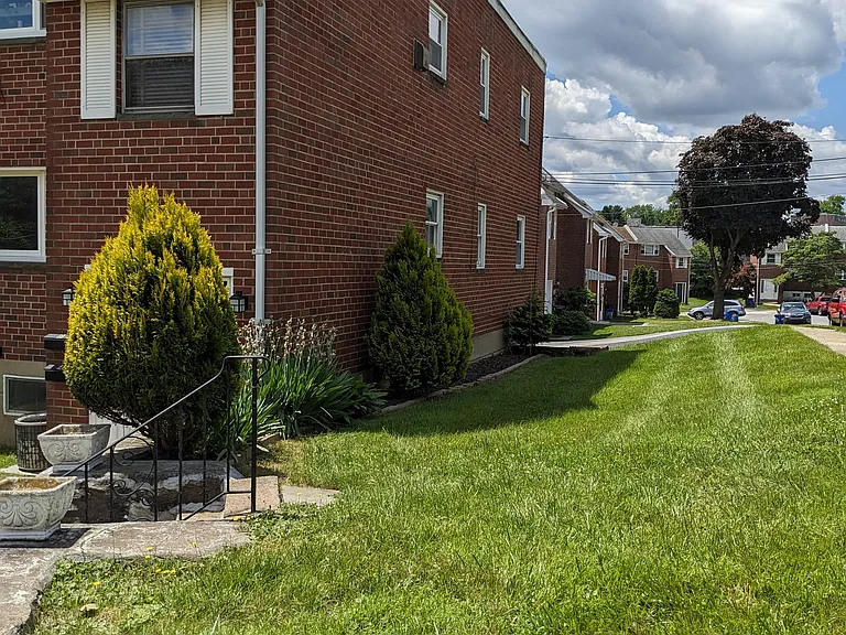 225 Parkway Cir #A — Photo 2