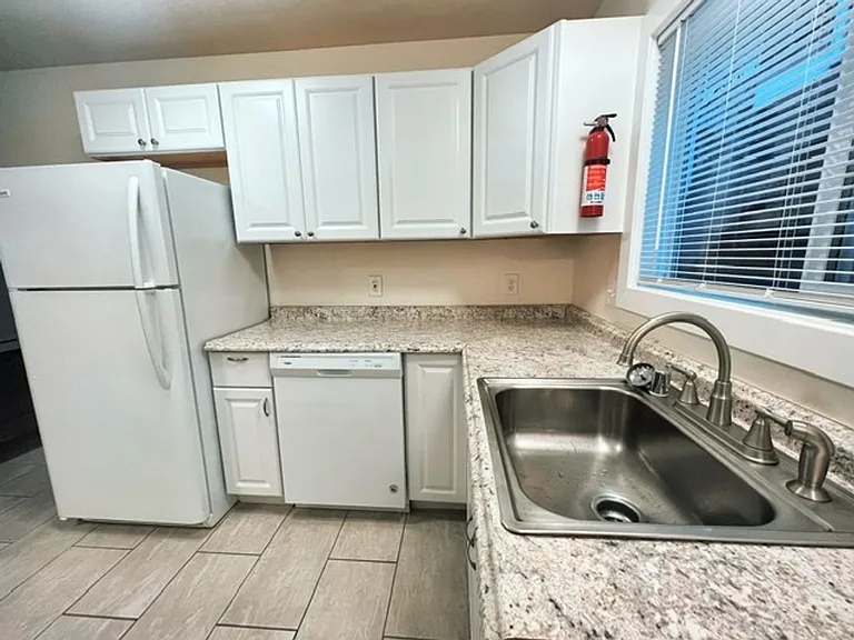 719 Bragaw St — Photo 3