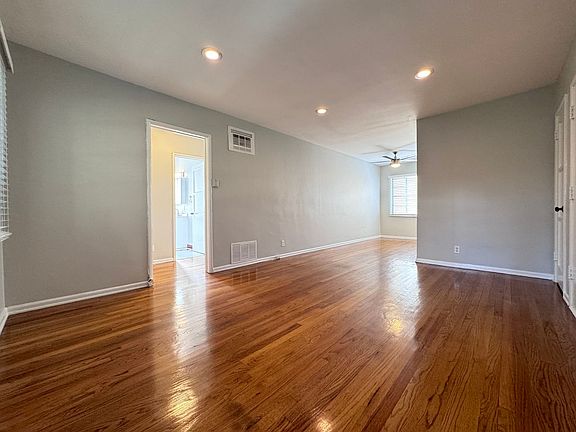 4th image of 6701 Franklin Ave #1909