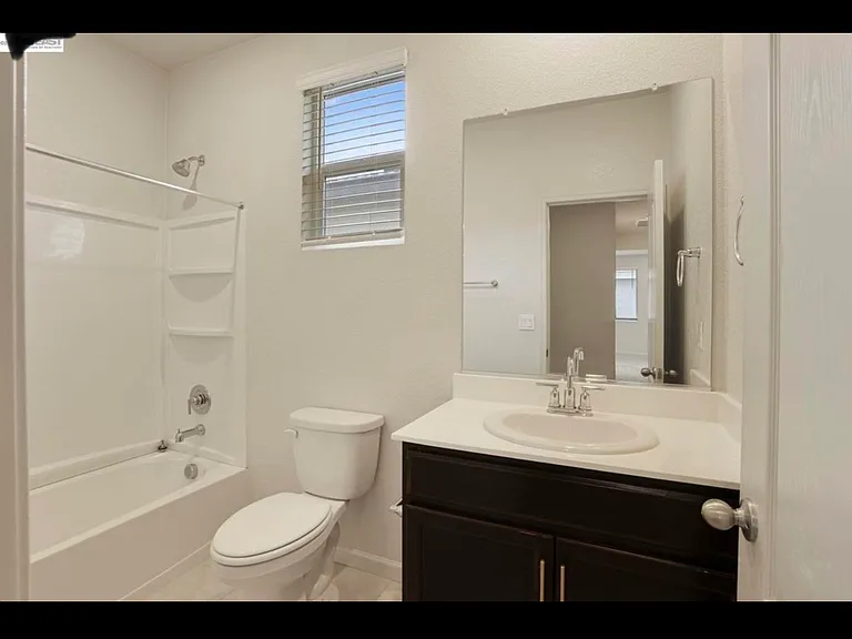 2260 Shoreline Dr — Photo 10