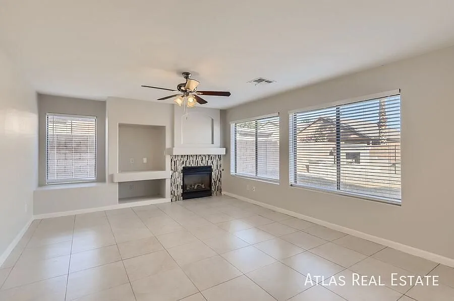 Stunning 3 Bedroom 3 Bathroom Home in Corte Sierra — Photo 3