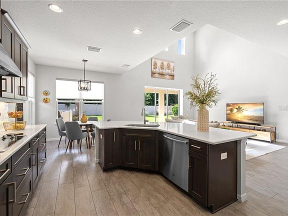 5th image of 8016 Marbella Creek Ave