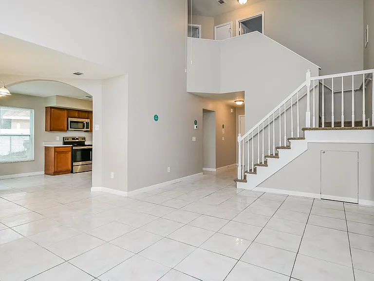305 Palmview Ct — Photo 10