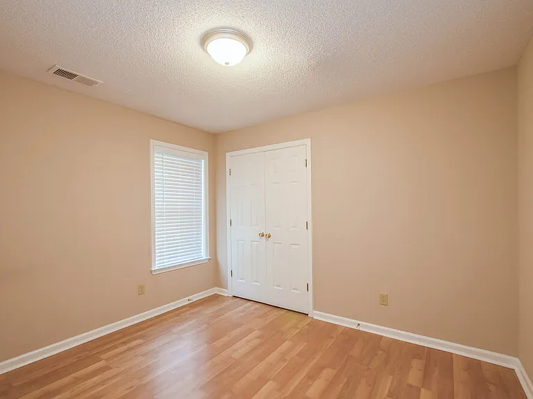 1513 Pemberton Ln — Photo 8