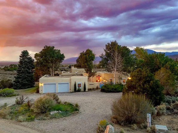 1415 Monterey Dr, Taos, NM 87571