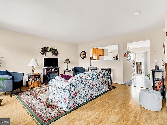 2nd image of 521 Highland Towne Ln